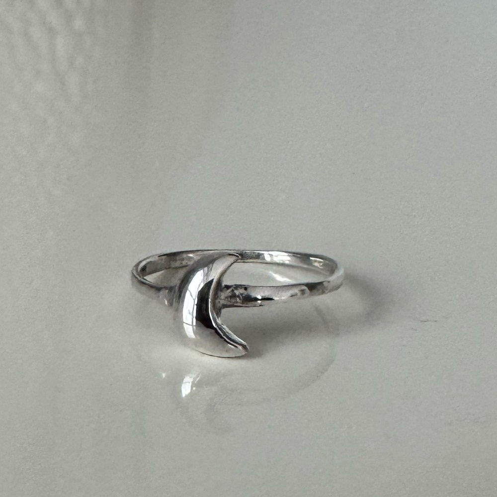 NWOT Sundance The Crescent Ring, Sterling Silver